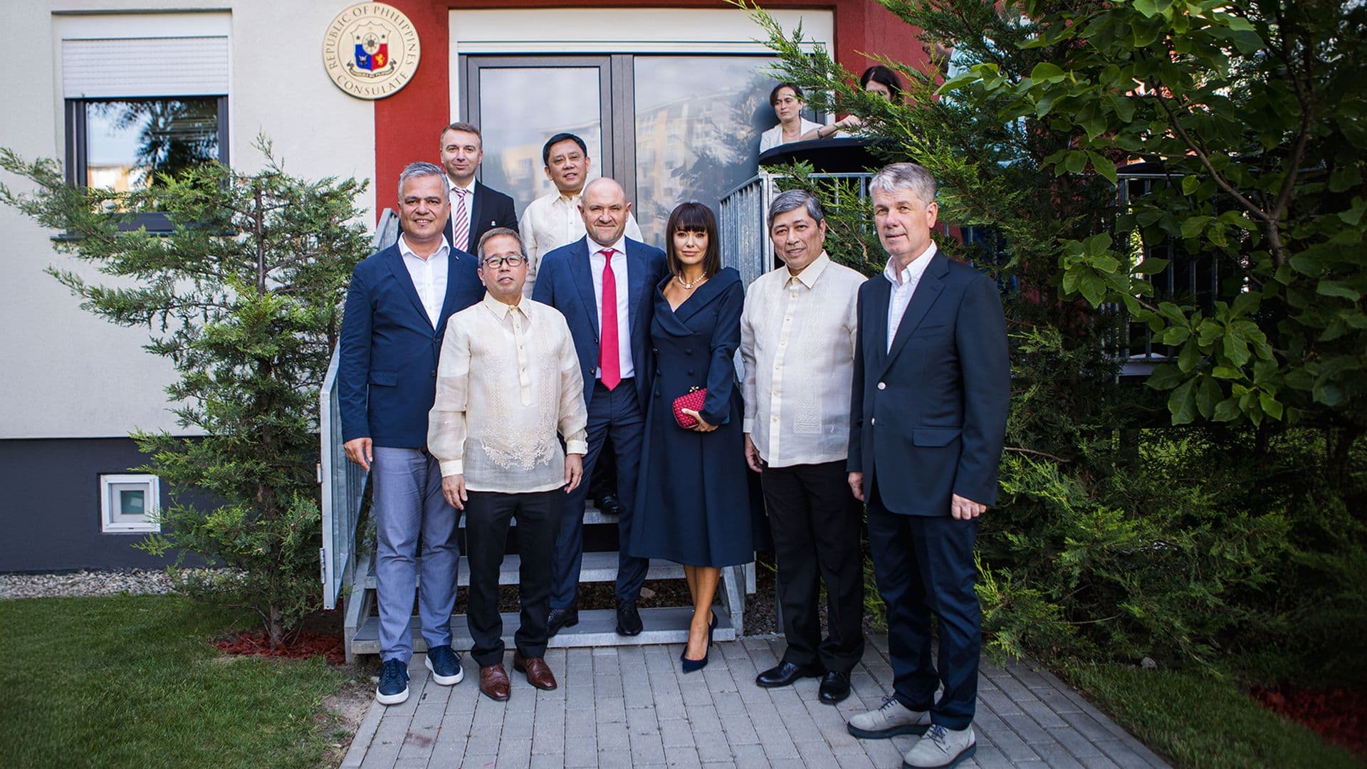 imagine Simon Maurer la conducerea noului Consulat Onorific al Republicii Filipine, inaugurat la Brașov.