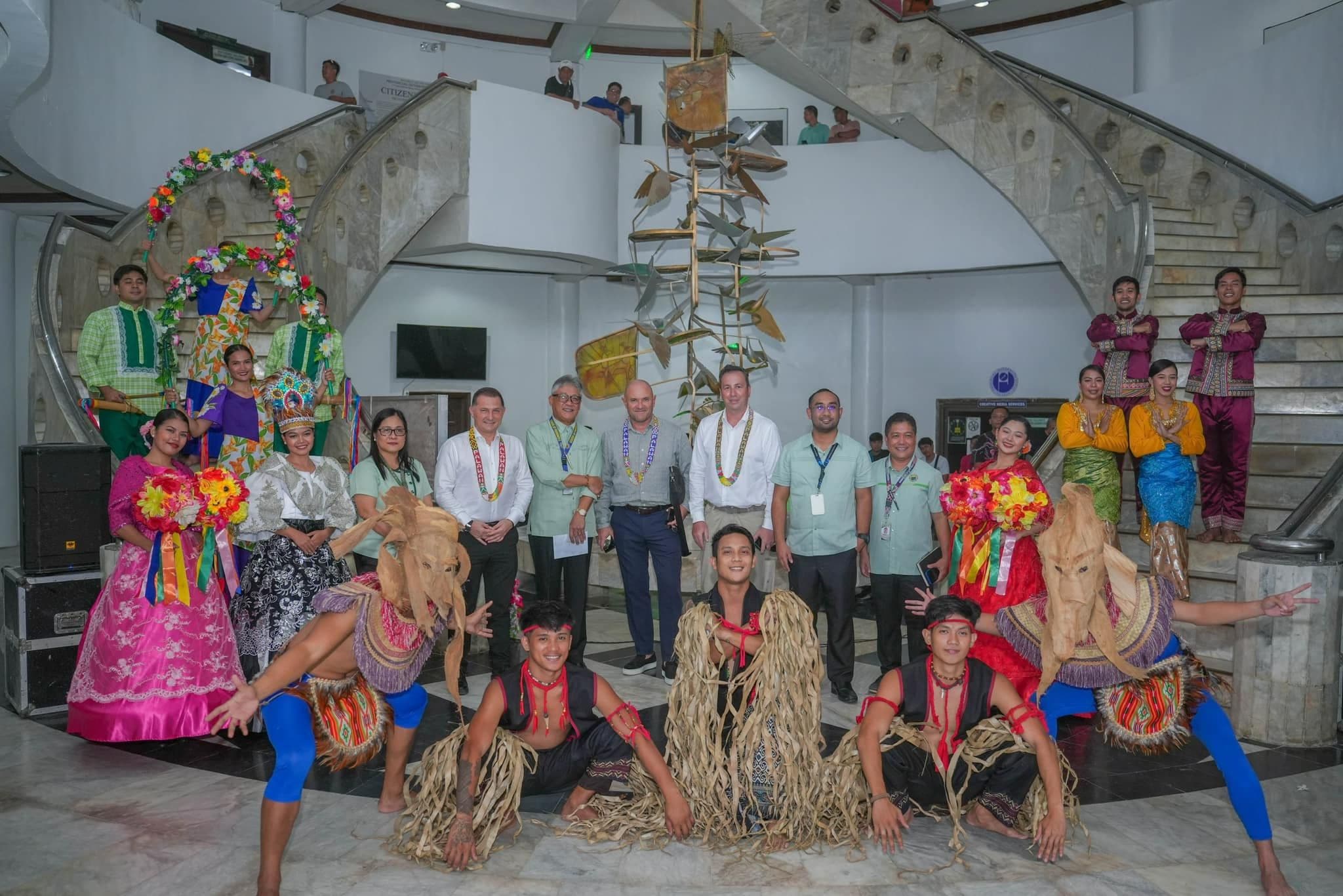 Imagine Vizită de curtoazie a domnului Simon-Andreas Maurer, Consul Onorific al Filipinelor în România, la Primăria Puerto Princesa și Guvernul Provinciei Palawan